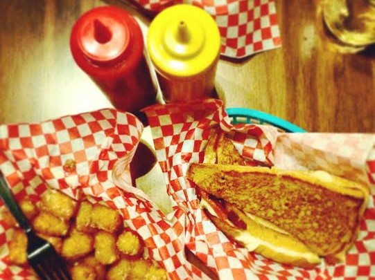 Grilled Cheese – Tots